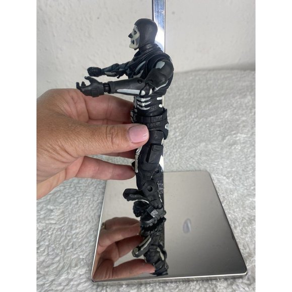 McFarlane Fortnite Green Glow Skull Trooper 7" Glow in the Dark Action Figure - Picture 8 of 11